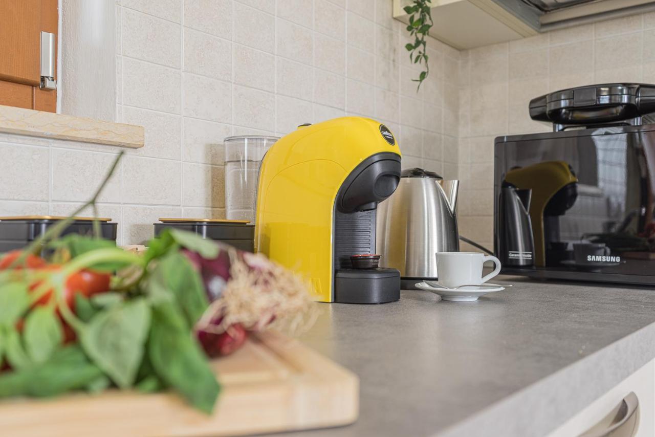 Hygge Family Apartment - One Step Away From The Lake!!! Сірміоне Екстер'єр фото
