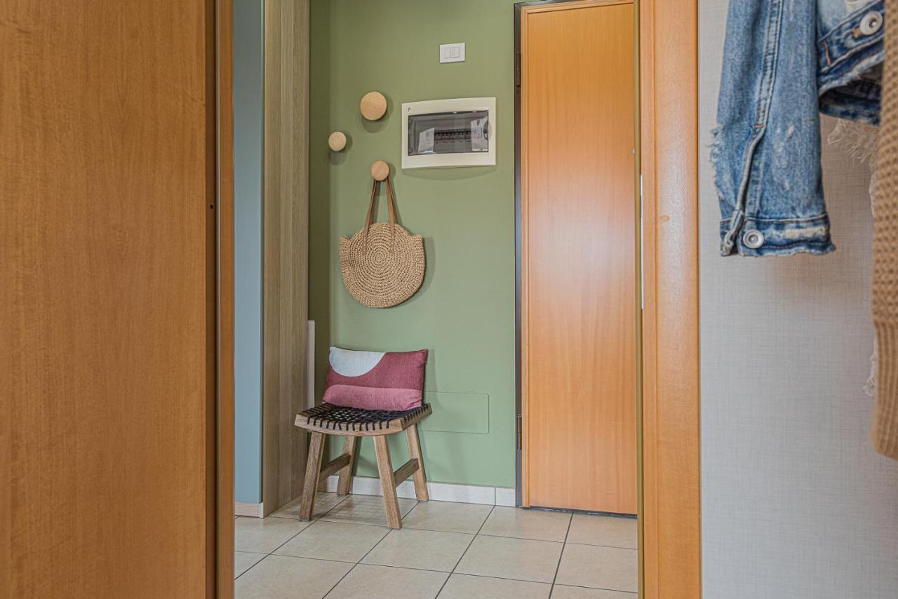 Hygge Family Apartment - One Step Away From The Lake!!! Сірміоне Екстер'єр фото