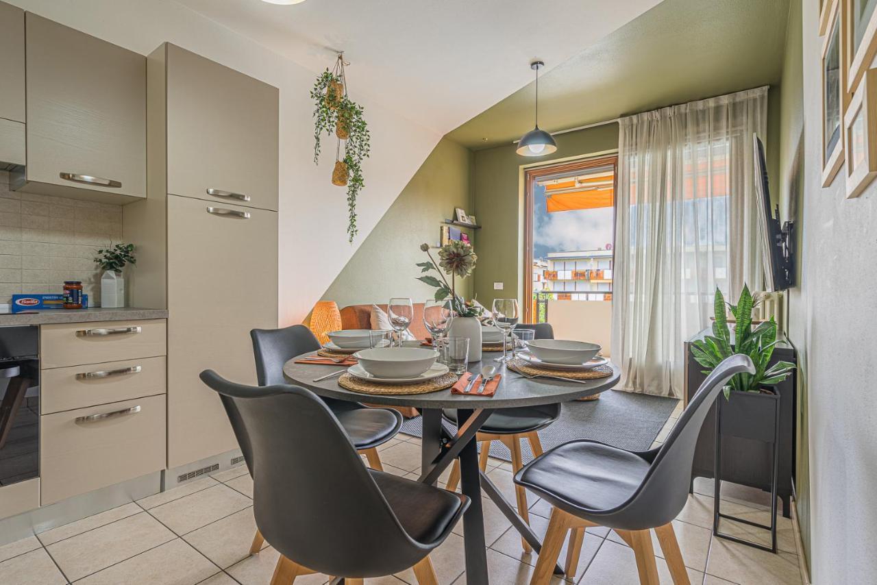 Hygge Family Apartment - One Step Away From The Lake!!! Сірміоне Екстер'єр фото