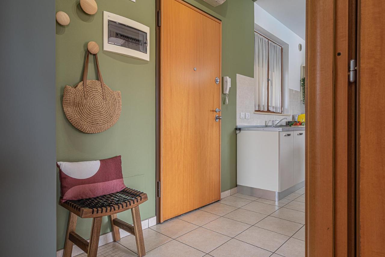 Hygge Family Apartment - One Step Away From The Lake!!! Сірміоне Екстер'єр фото