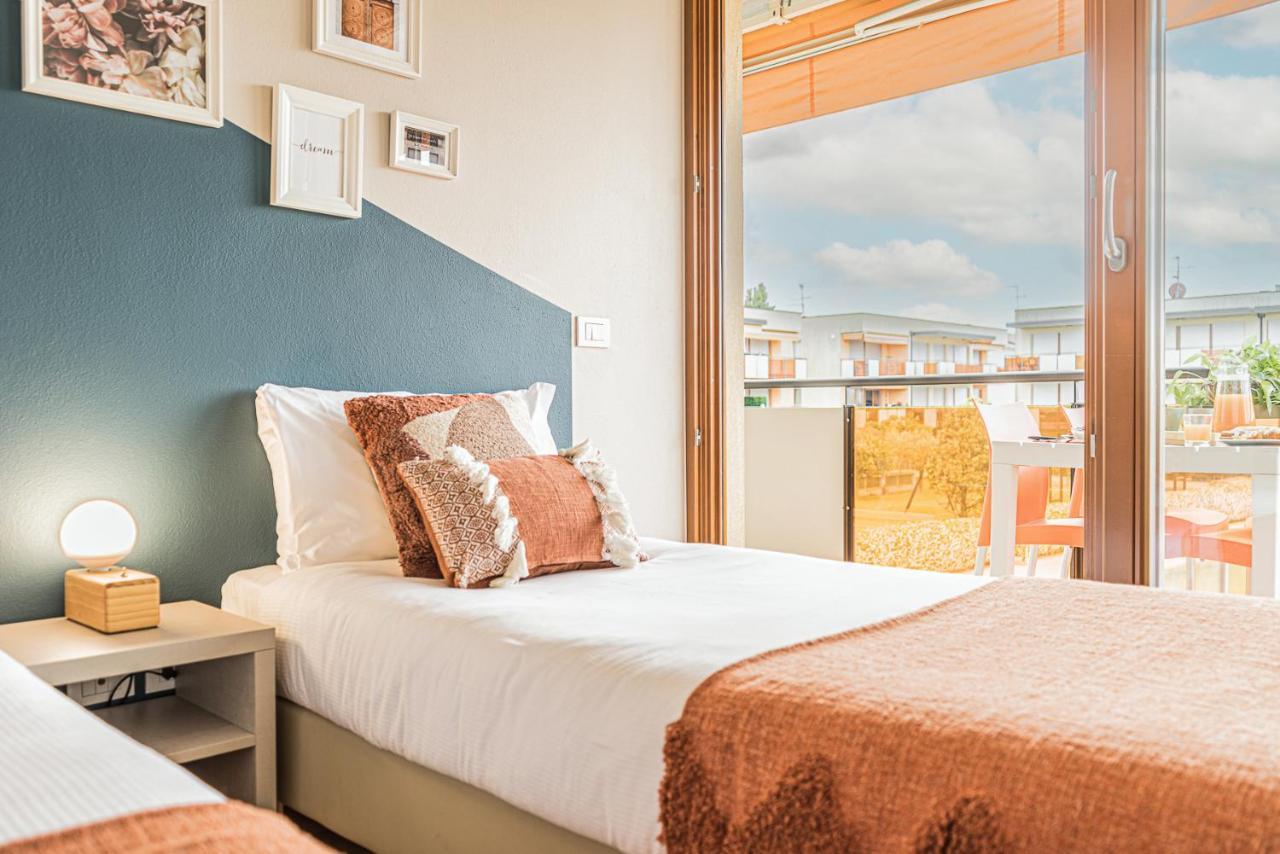 Hygge Family Apartment - One Step Away From The Lake!!! Сірміоне Екстер'єр фото