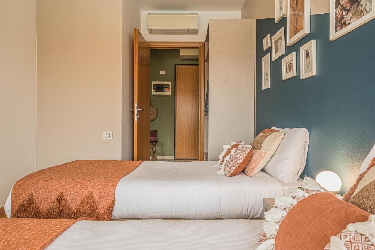 Hygge Family Apartment - One Step Away From The Lake!!! Сірміоне Екстер'єр фото