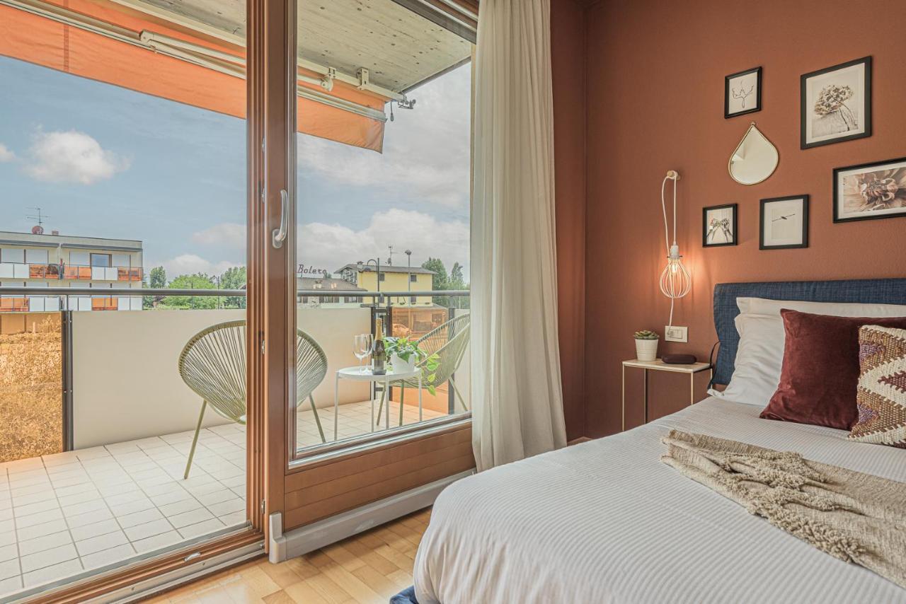 Hygge Family Apartment - One Step Away From The Lake!!! Сірміоне Екстер'єр фото