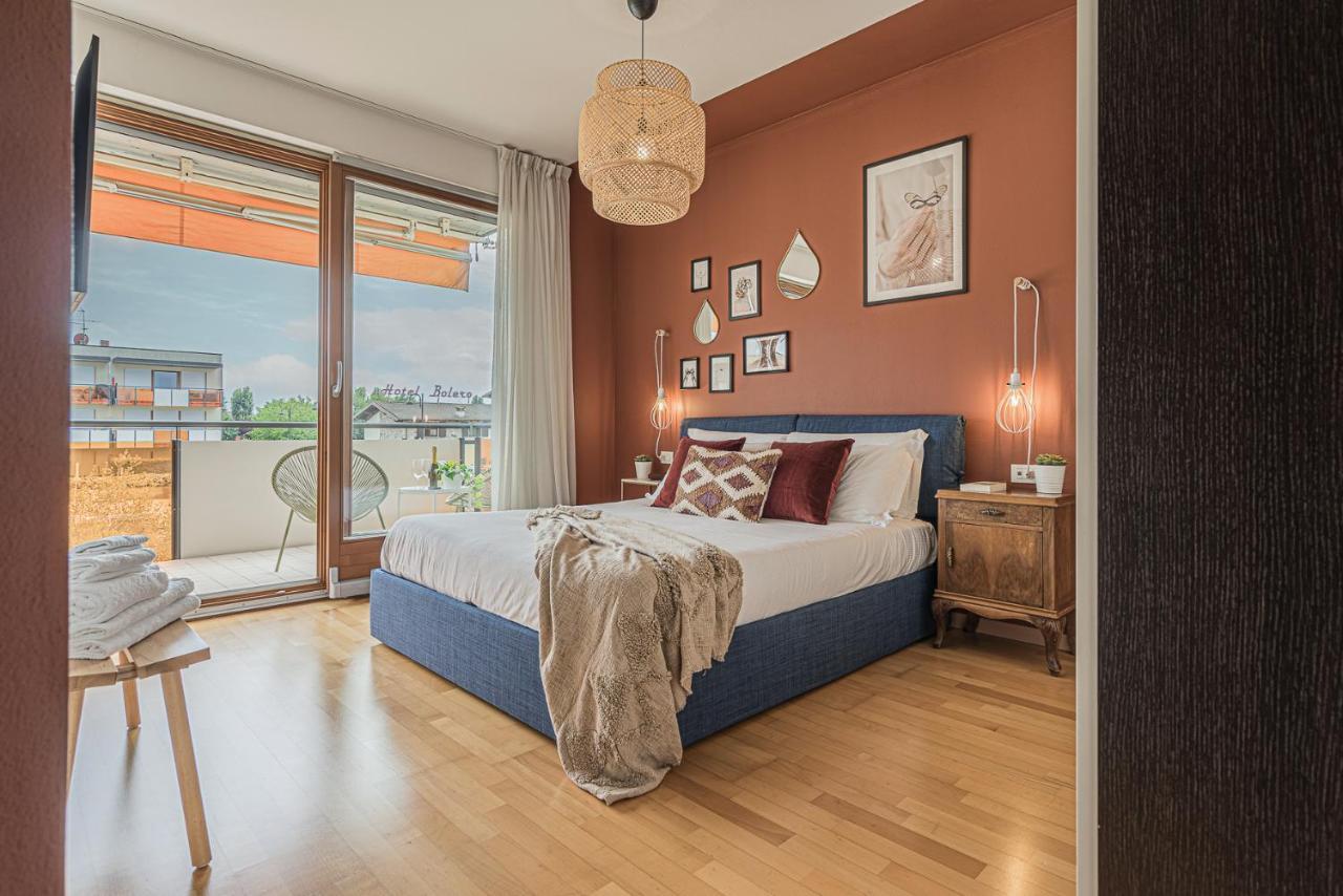Hygge Family Apartment - One Step Away From The Lake!!! Сірміоне Екстер'єр фото