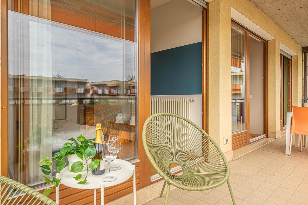 Hygge Family Apartment - One Step Away From The Lake!!! Сірміоне Екстер'єр фото