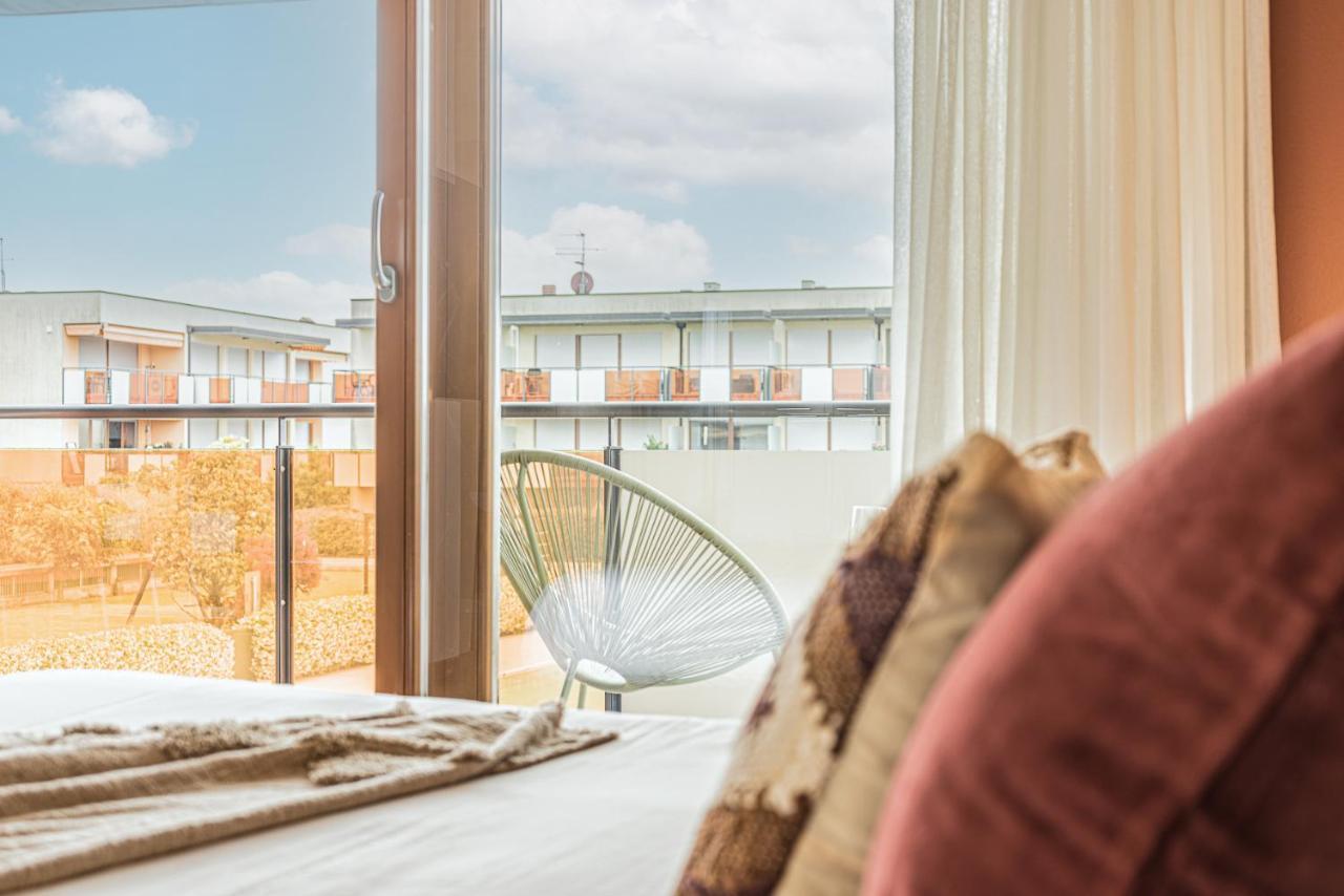 Hygge Family Apartment - One Step Away From The Lake!!! Сірміоне Екстер'єр фото