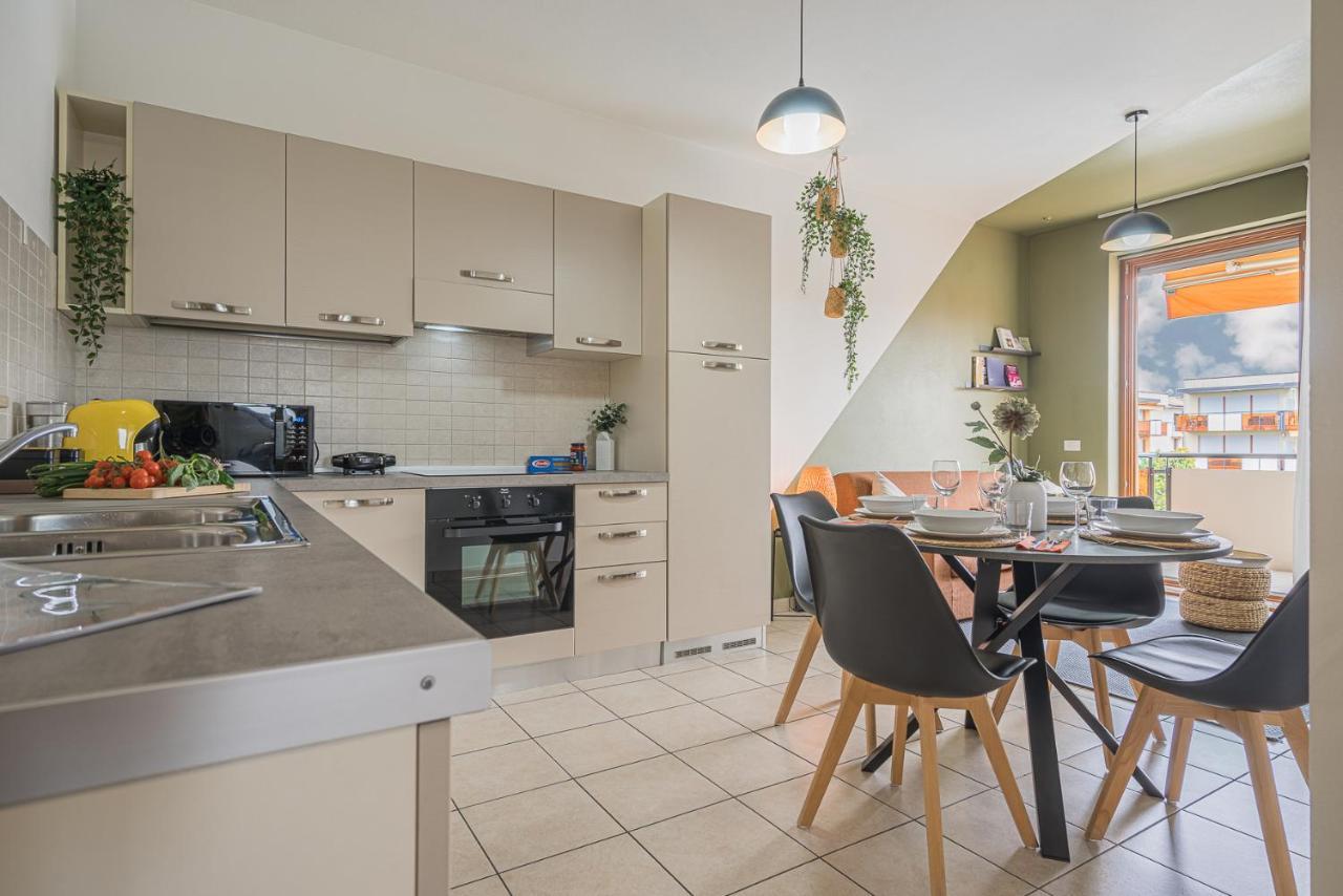 Hygge Family Apartment - One Step Away From The Lake!!! Сірміоне Екстер'єр фото