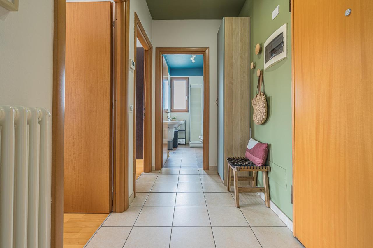 Hygge Family Apartment - One Step Away From The Lake!!! Сірміоне Екстер'єр фото