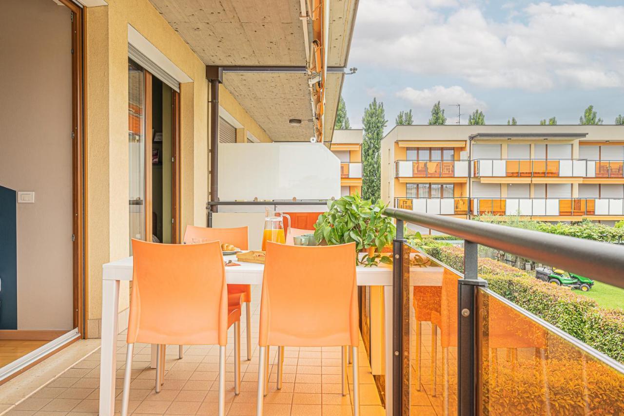 Hygge Family Apartment - One Step Away From The Lake!!! Сірміоне Екстер'єр фото