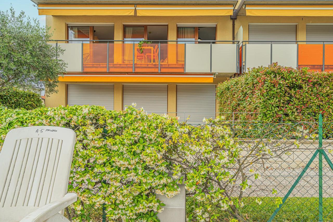 Hygge Family Apartment - One Step Away From The Lake!!! Сірміоне Екстер'єр фото