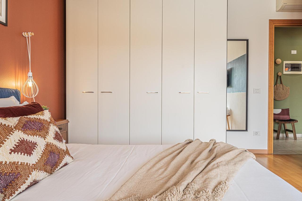 Hygge Family Apartment - One Step Away From The Lake!!! Сірміоне Екстер'єр фото