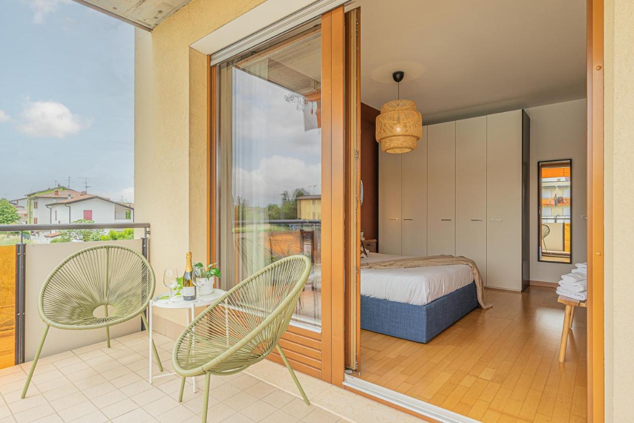 Hygge Family Apartment - One Step Away From The Lake!!! Сірміоне Екстер'єр фото
