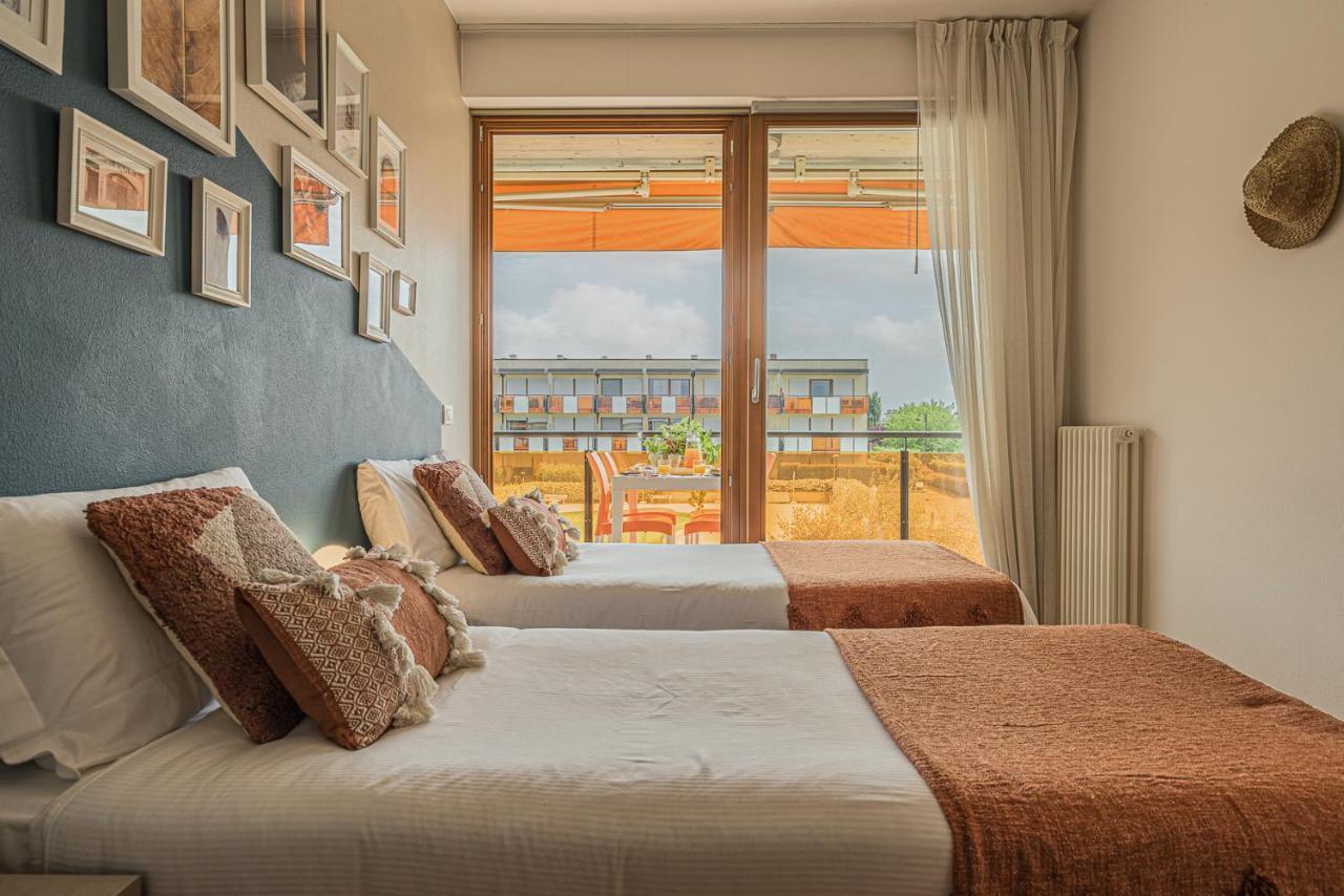 Hygge Family Apartment - One Step Away From The Lake!!! Сірміоне Екстер'єр фото