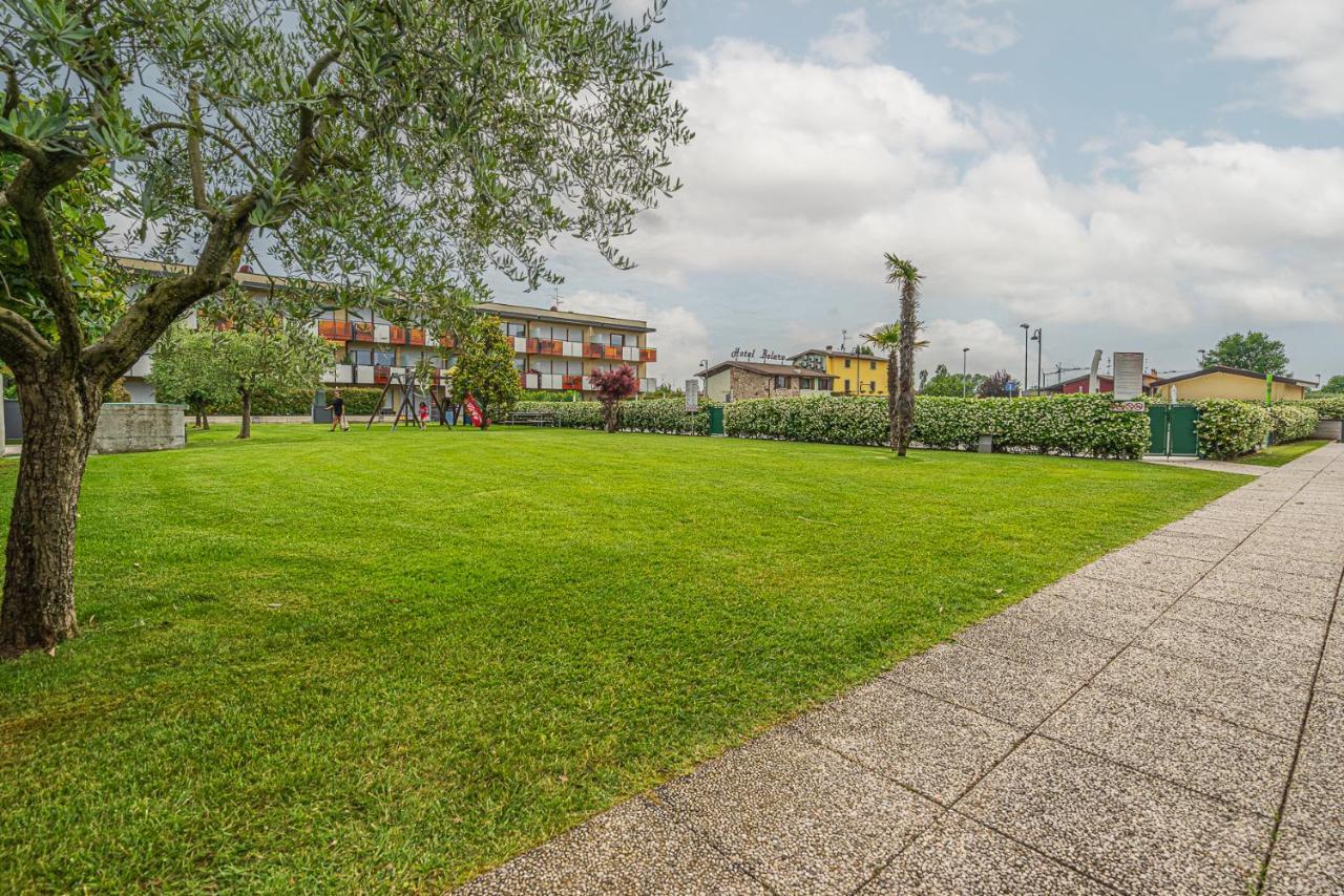 Hygge Family Apartment - One Step Away From The Lake!!! Сірміоне Екстер'єр фото