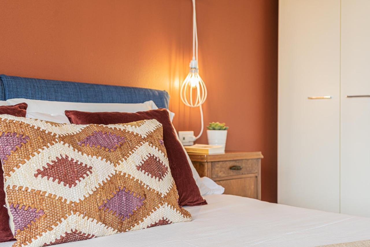 Hygge Family Apartment - One Step Away From The Lake!!! Сірміоне Екстер'єр фото