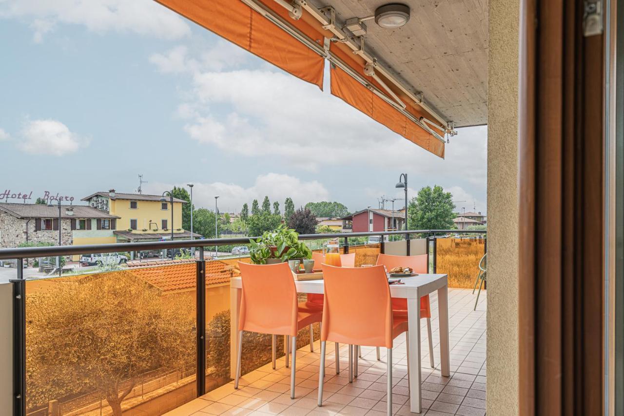 Hygge Family Apartment - One Step Away From The Lake!!! Сірміоне Екстер'єр фото