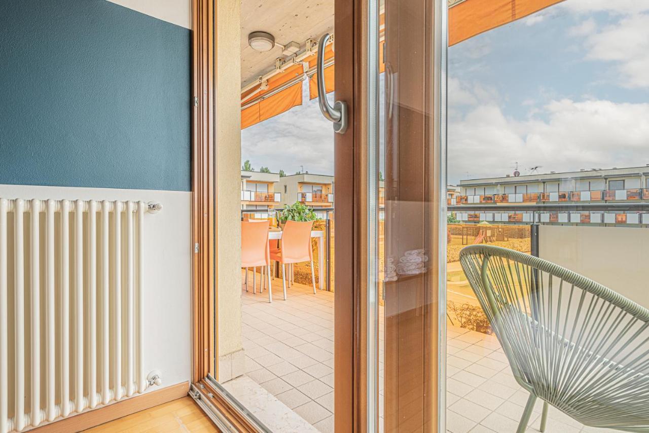 Hygge Family Apartment - One Step Away From The Lake!!! Сірміоне Екстер'єр фото